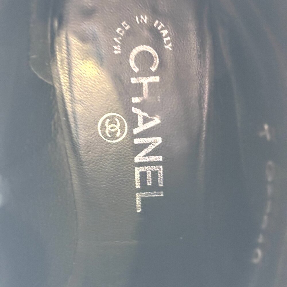 Vintage Chanel Black Faux Fur Trim Leather Ankle Boots | Made in Italy - Picture 3 of 8